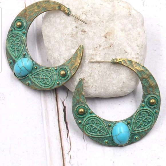Vintage Crescent Earrings - Picture 3 of 5